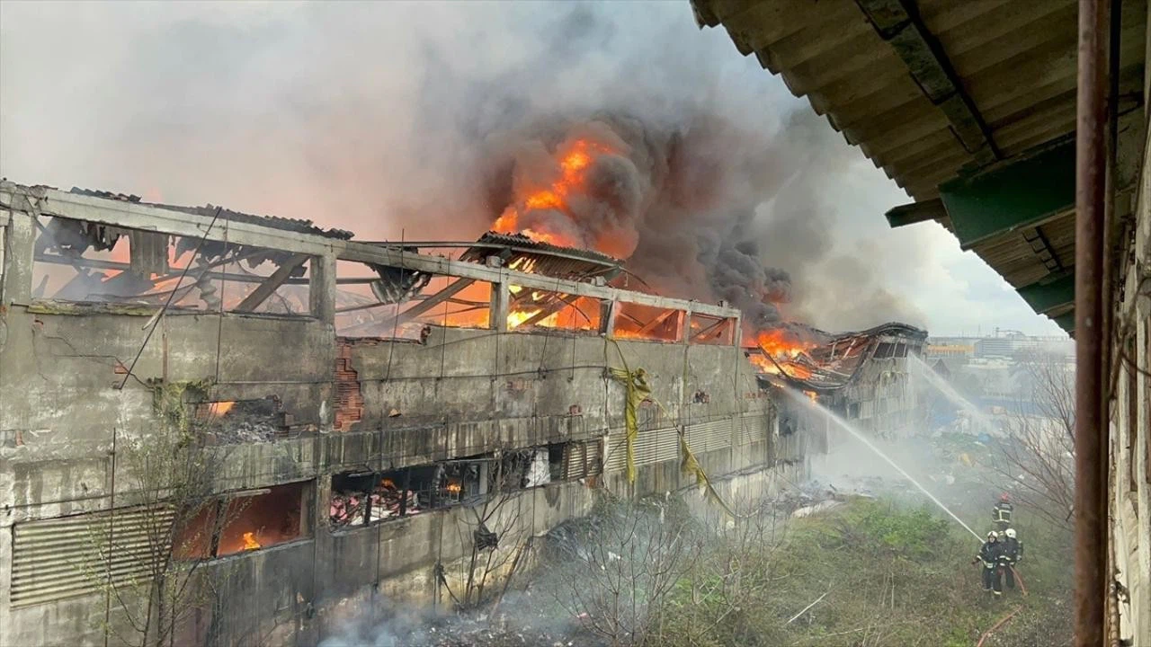 Boya fabrikasında yangın çıktı!