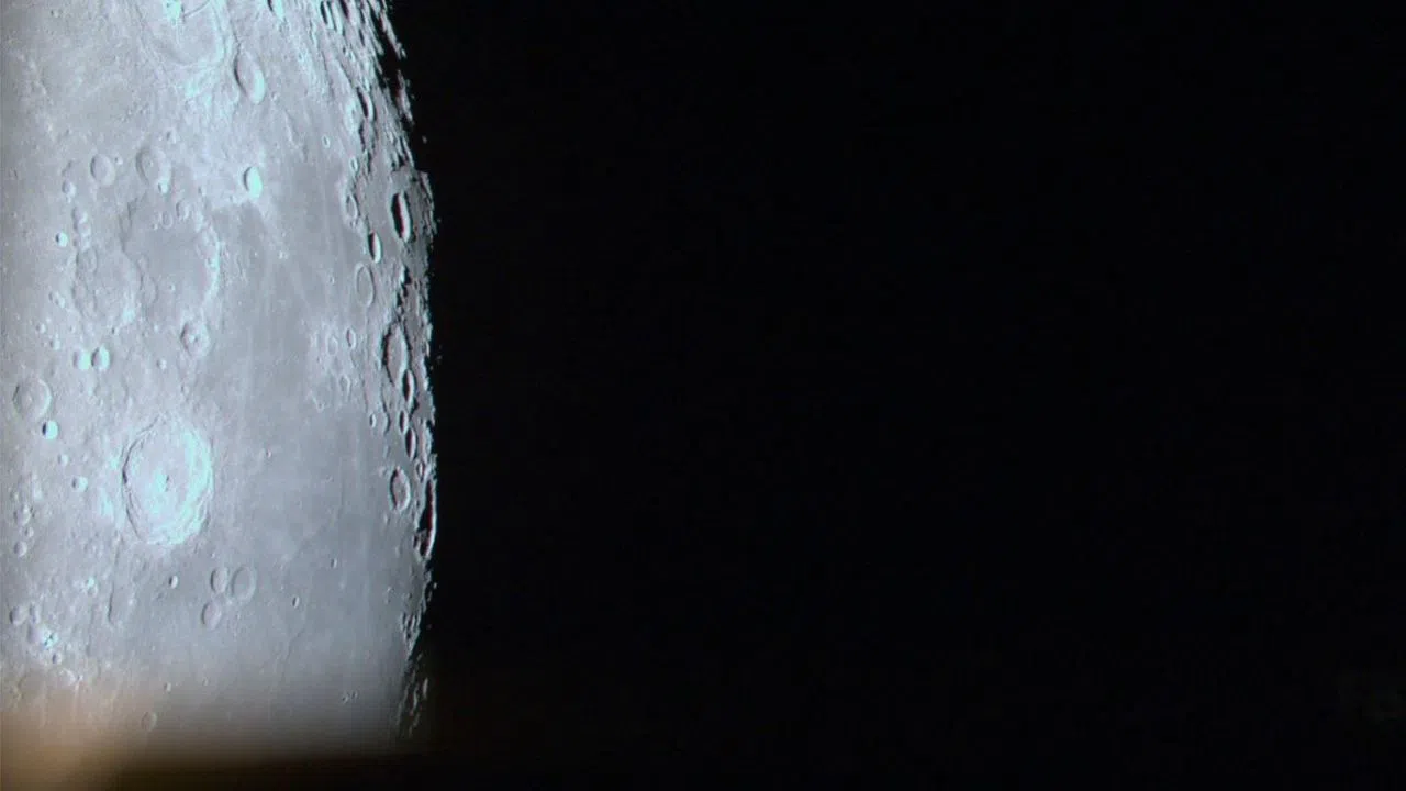 Japonya'nın uzay aracı Ay yörüngesinde: "Daha çarpıcı manzaralar gelecek!"