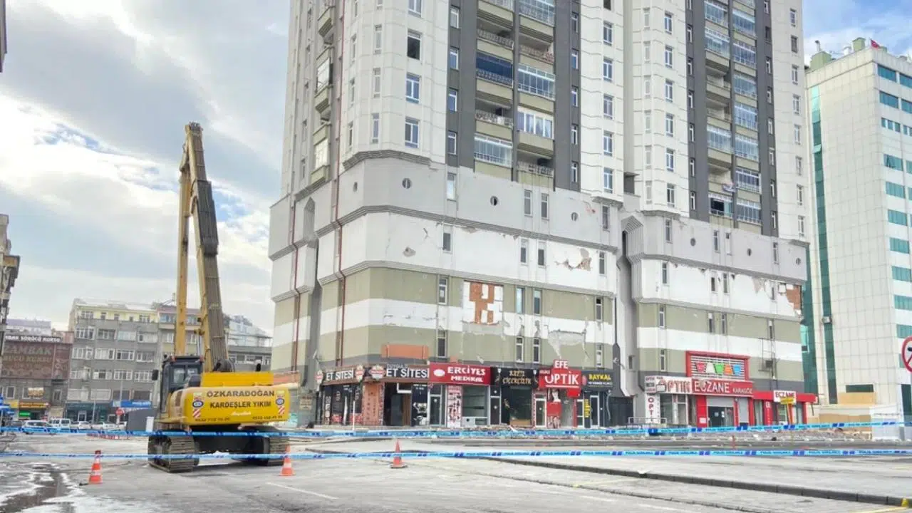 Kayseri'de 1148 ağır hasarlı yapı tespit edildi!