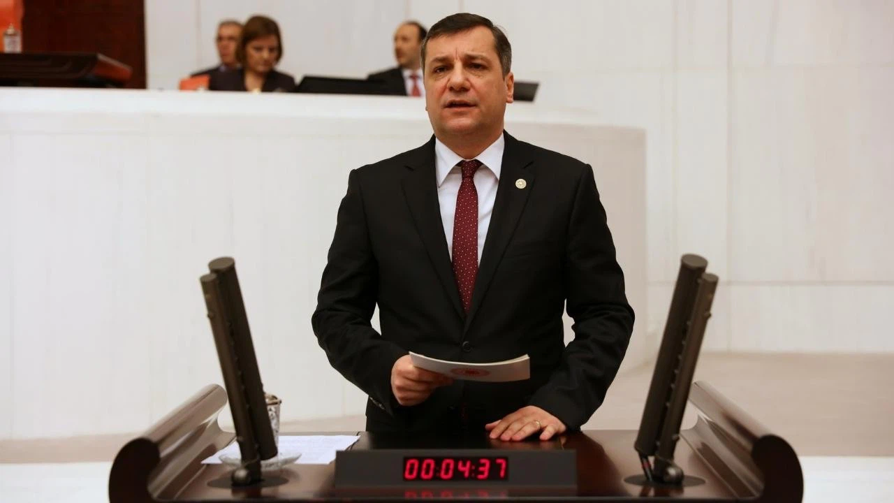 Ceylan: “Sistem çalışmıyor, beyannameyi erteleyin”
