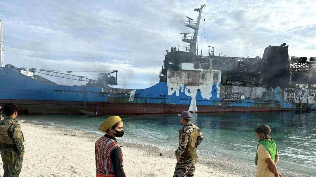 Filipinler'de seyir halindeki feribotta yangın çıktı! 31 ölü, 7 kayıp