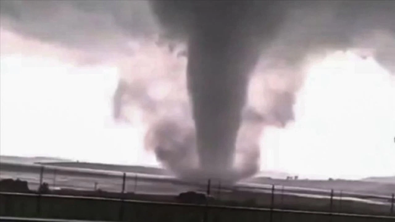 ABD'nin 8 eyaletini vuran hortumlarda ölü sayısı 26'ya çıktı