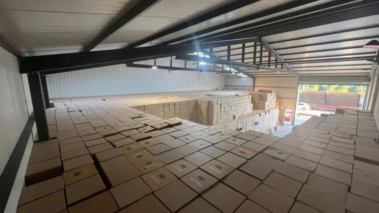 İzmir'de 672 milyon 490 bin makaron ele geçirildi