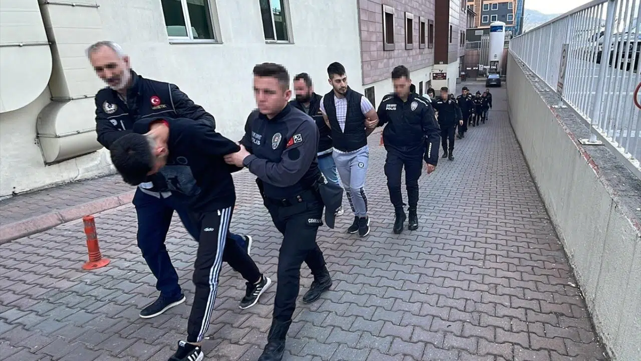 47 ilde "Paravan" operasyonu: 237 gözaltı!