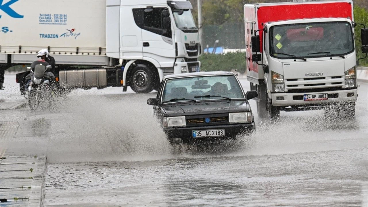 2 bölgede yarın kuvvetli sağanak bekleniyor