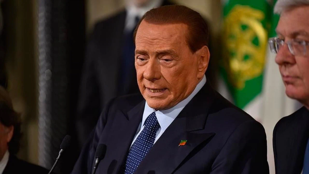 Eski İtalya Başbakanı Berlusconi hastaneye kaldırıldı