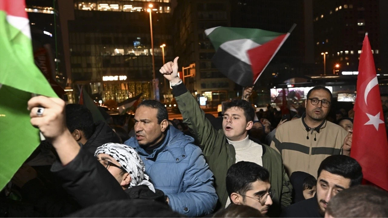İsrail'in Mescid-i Aksa saldırısı İstanbul'da protesto edildi