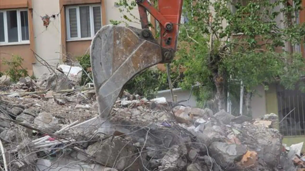 Enkaz kaldırma çalışmalarında gelinen durum