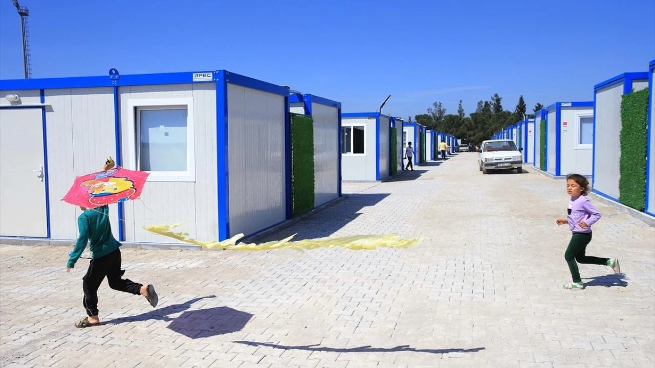 Baykar'In kurduğu 520 konteyner depremzedelere teslim edildi