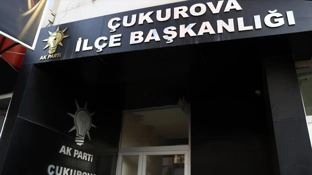AK Parti Çukurova İlçe Başkanlığına silahla saldıran şüpheli tutuklandı
