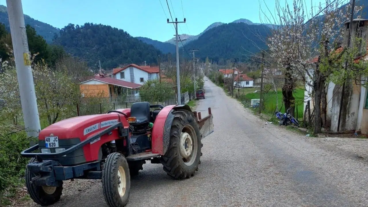 Fethiye'de traktörle motosiklet çarpıştı! 1 ölü, 1 yaralı