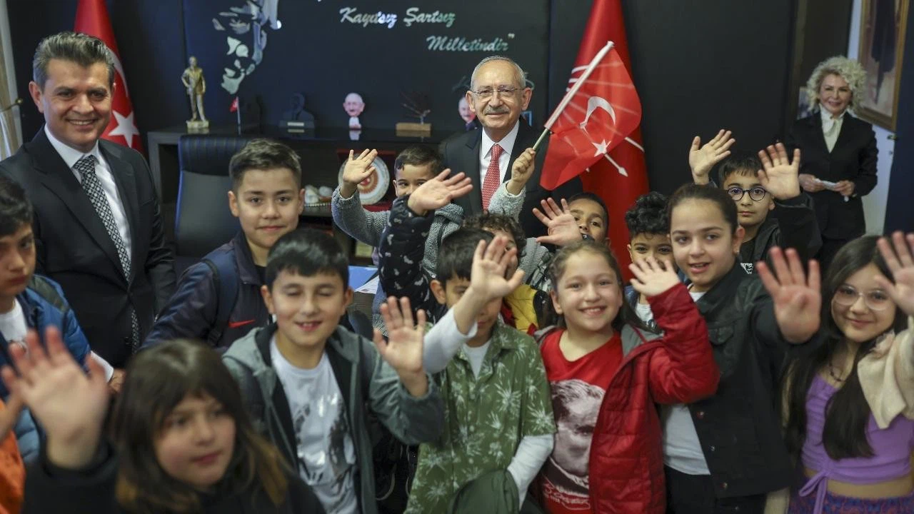 Kılıçdaroğlu, depremzede çocuklarla bir araya geldi!
