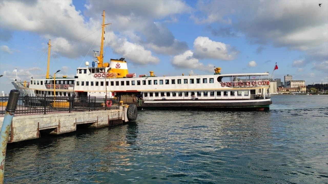 Şehir Hatları vapurlarından Boğaz'da düdük eylemi