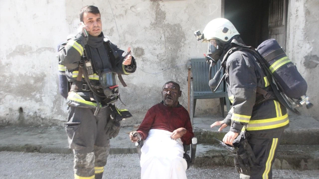 Antalya'da evinde yangın çıkan engelli yaralandı!