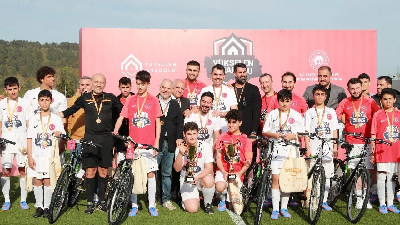 Bakan Kurum depremzede çocuklarla “Yükselen Anadolu” için sahaya çıktı