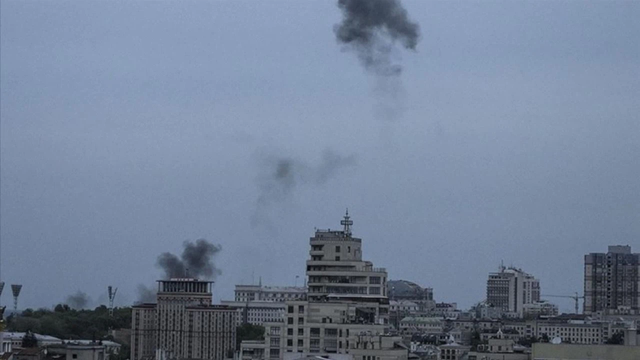 Kiev Belediye Başkanı Kliçko başkentte patlamalar olduğunu bildirdi