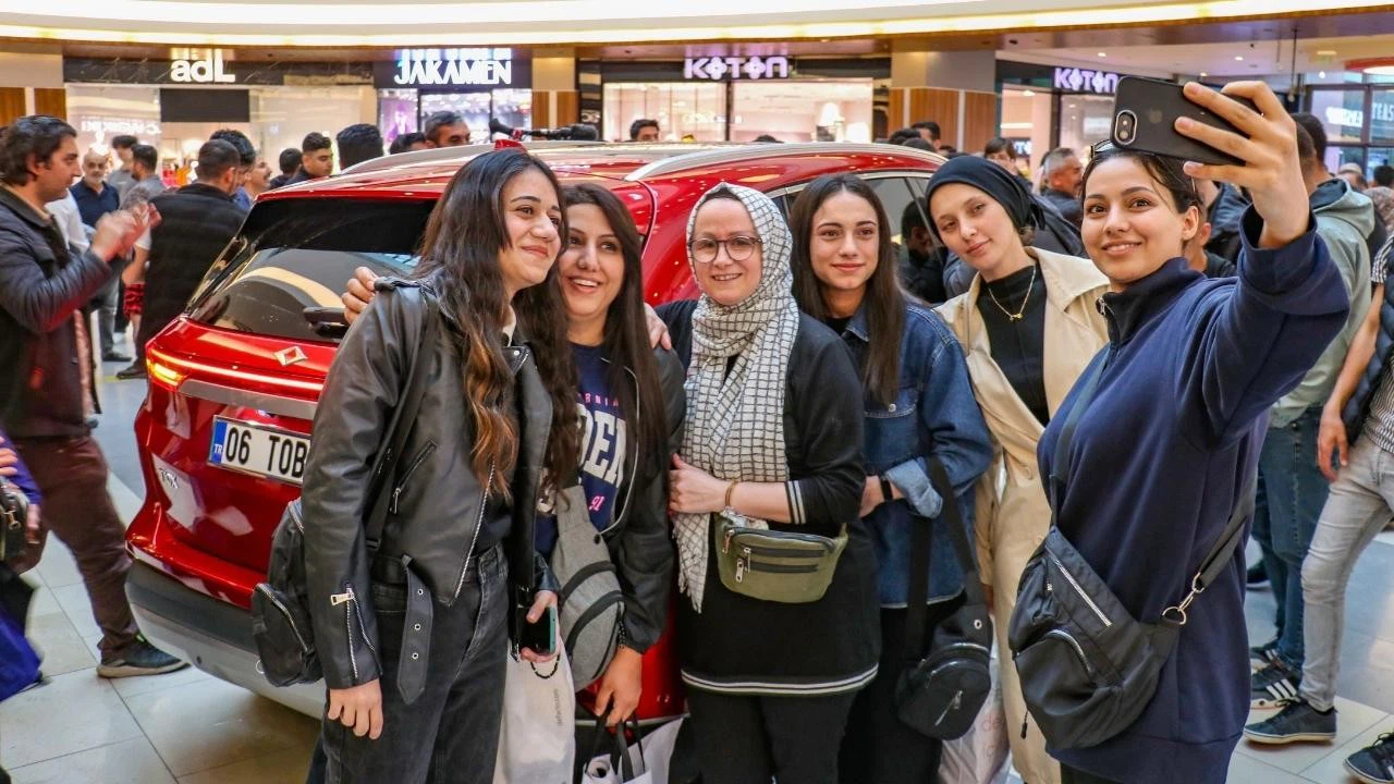 Türkiye'nin yerli otomobili Togg Malatya'da tanıtıldı