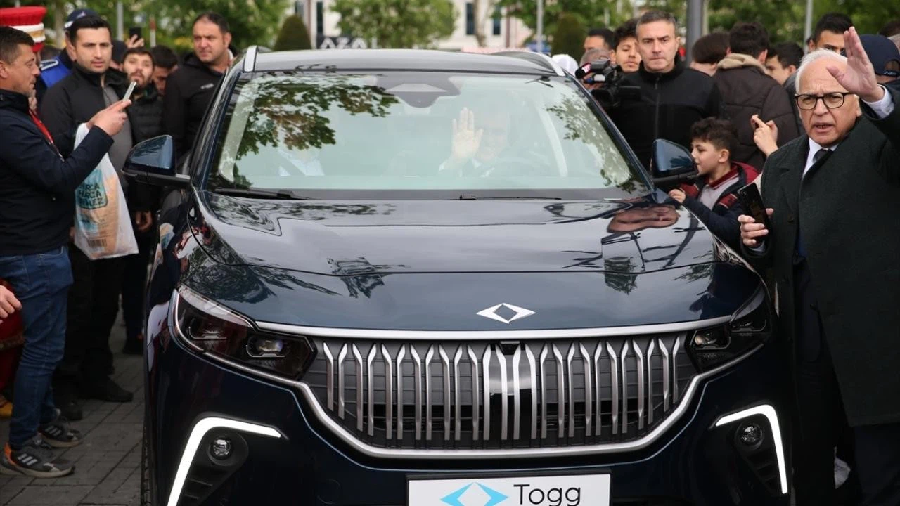 Türkiye'nin yerli otomobili Togg, Mardin'de tanıtıldı