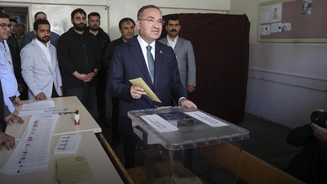 Adalet Bakanı Bozdağ, Şanlıurfa'da oyunu kullandı