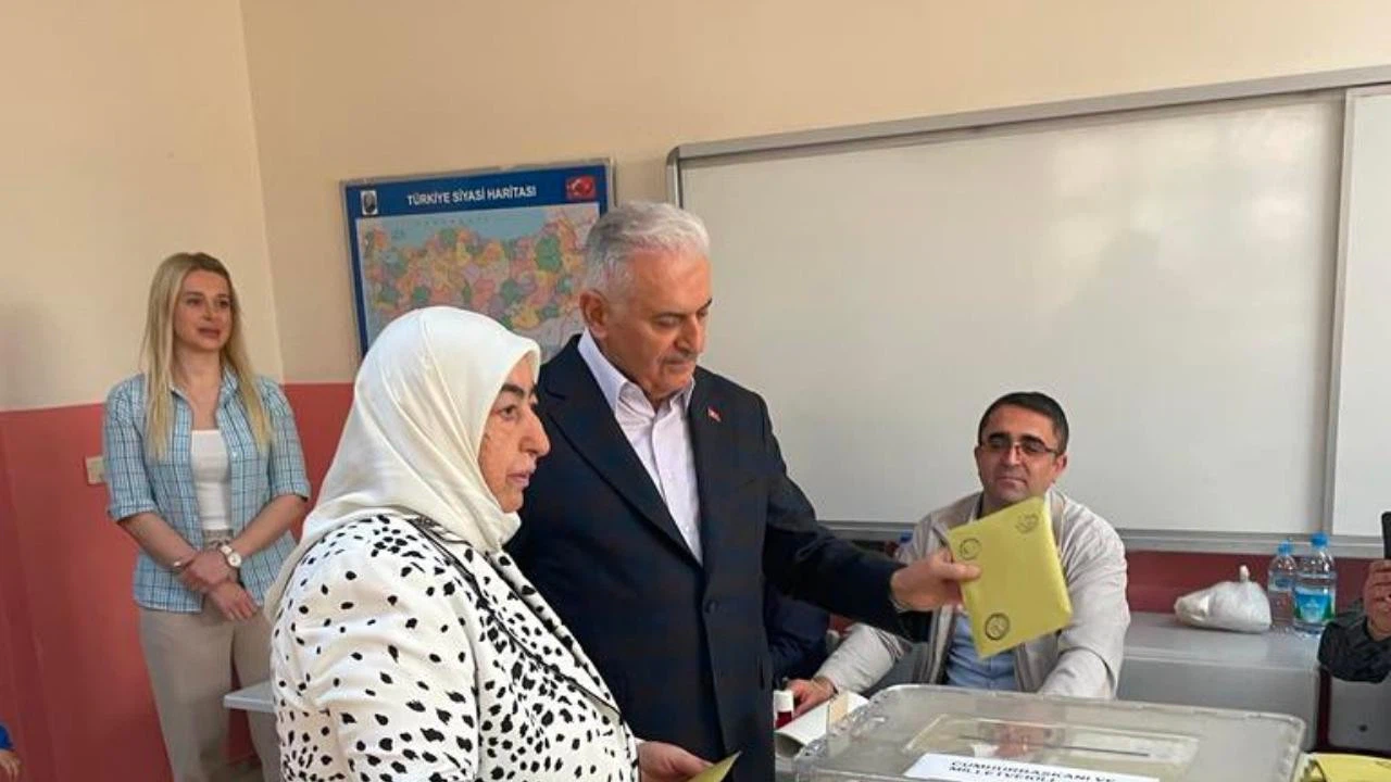 AK Parti Genel Başkanvekili Yıldırım, oyunu Tuzla'da kullandı