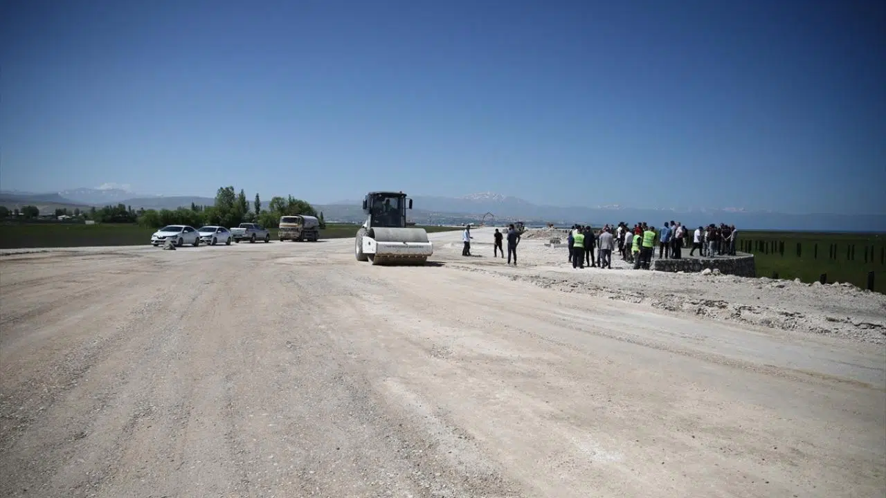 Van Gölü kıyısına 16 kilometrelik sahil yolu yapılacak