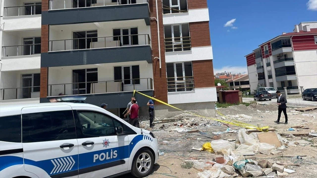Boya yaptığı binanın 4. katından düşen kişi öldü!