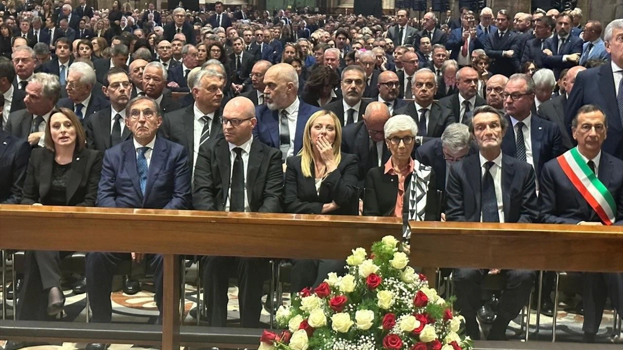 Dışişleri Bakanı Fidan, Berlusconi'nin için cenaze törenine katıldı!