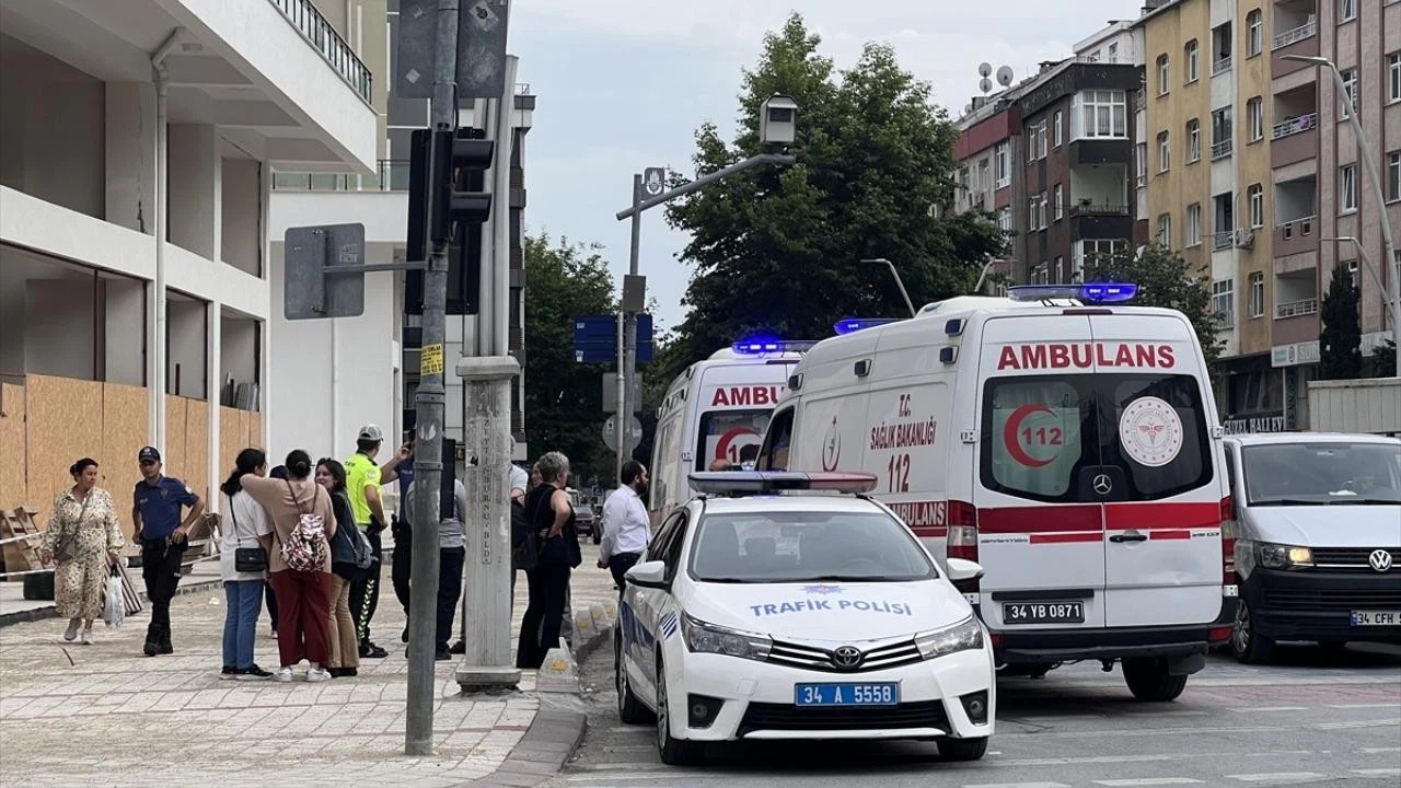 Zeytinburnu'nda tramvayla kamyon çarpıştı 5 kişi yaralandı!