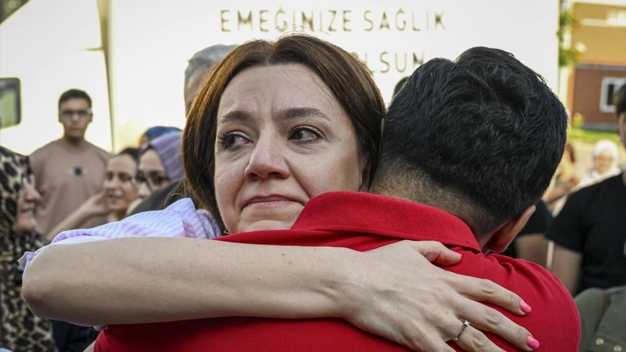 YKS nedeniyle 45 gündür izole olan ÖSYM görevlileri aileleri ile buluştu