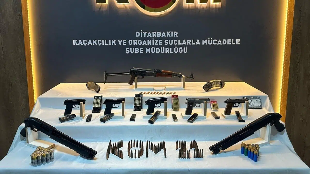 Diyarbakır'da bir eğlence mekanında silah ve mühimmat bulundu!