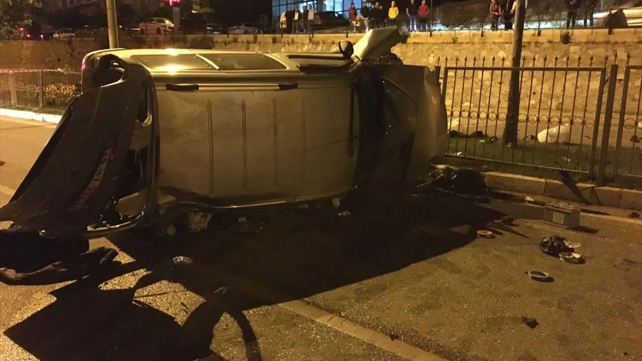 Denizli'de araç devrildi! 1 ölü 2 yaralı