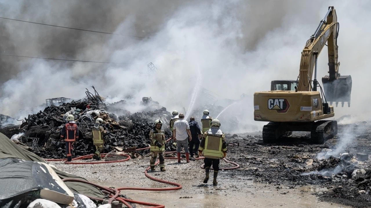Ankara'da yatak fabrikasında yangın çıktı
