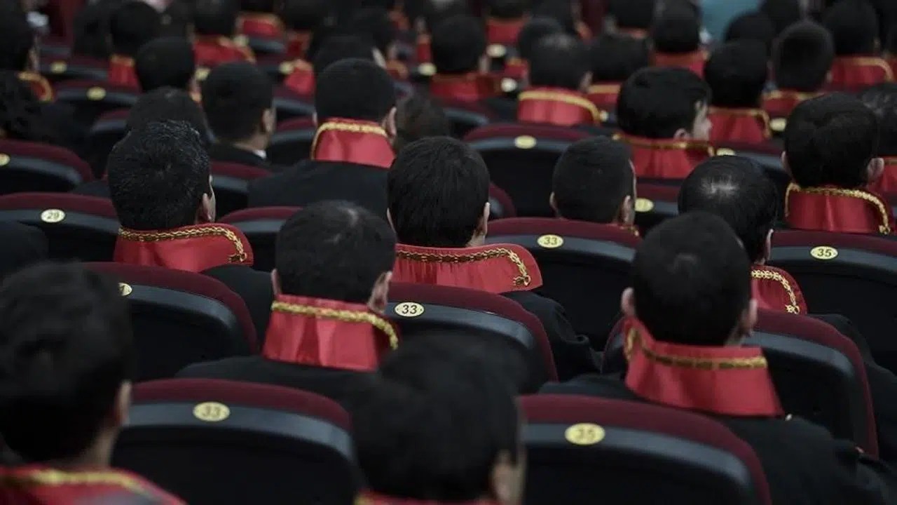 3 bin 423 hakim ve savcının görev yeri değişti