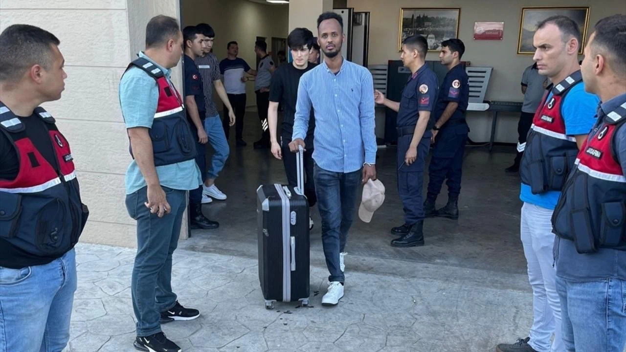 Kocaeli'de 8 düzensiz göçmen sınır dışı edildi!