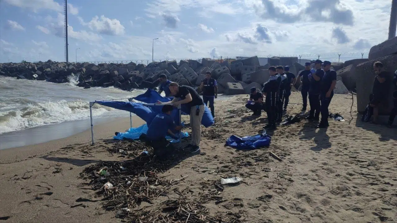 Sakarya'da sahilde erkek cesedi bulundu
