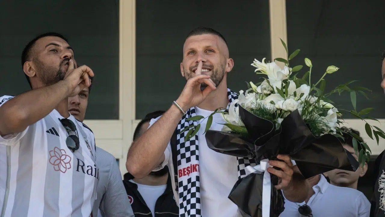 Beşiktaş Rebic'i KAP'a bildirdi!