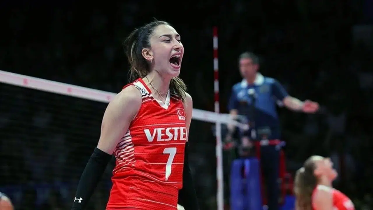 Milli voleybolcuya korkunç tehdit: "Yüzüne asit atacağım"