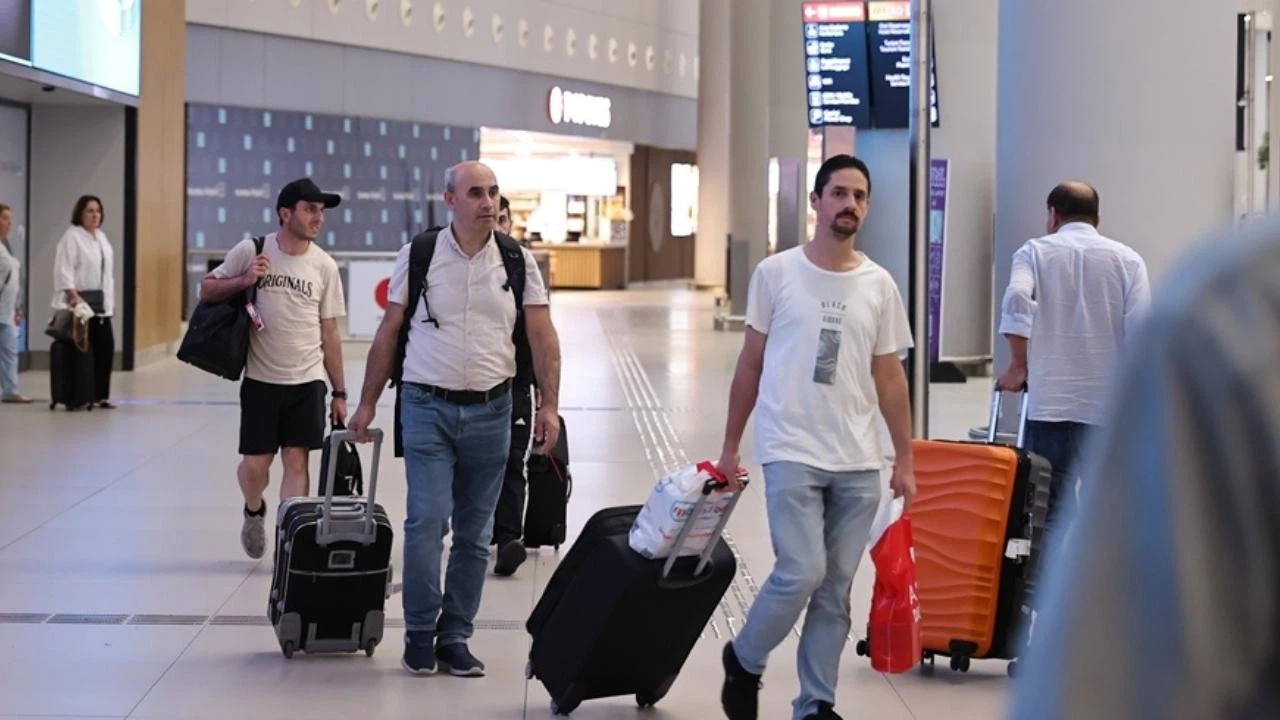 Nijer'deki Türk vatandaşları İstanbul'a getirildi