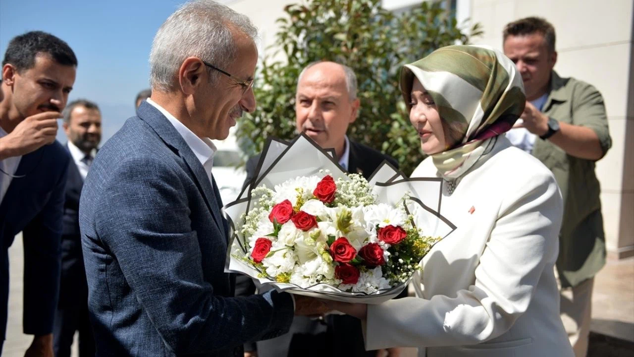 Uraloğlu: “Daha dayanıklı şekilde inşa ediyoruz”