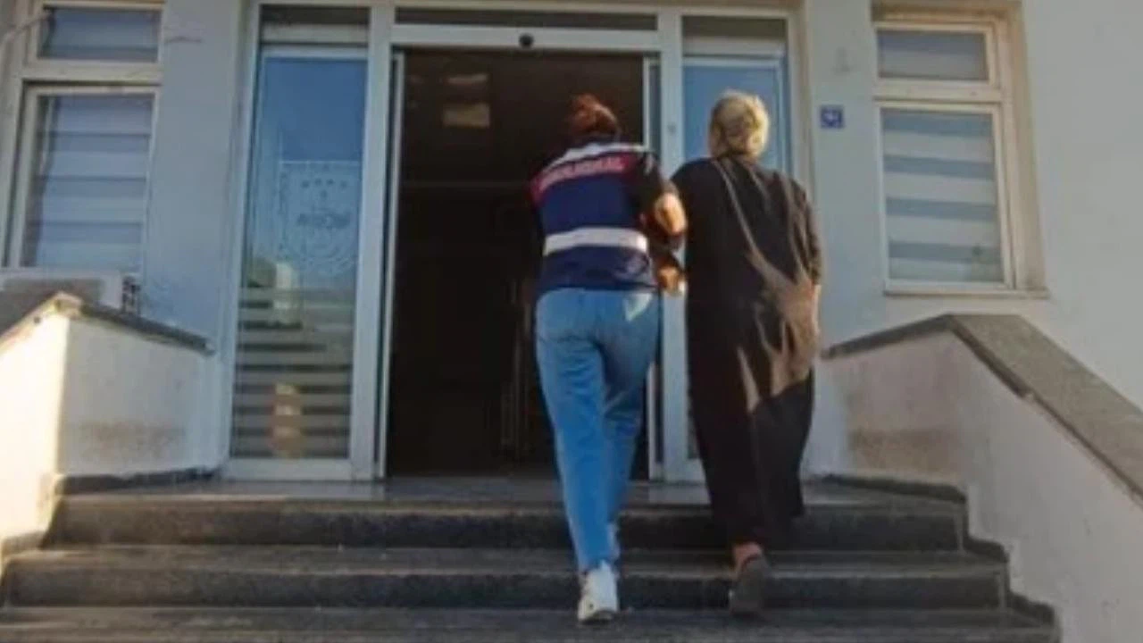 Yasak aşkı için eşini öldürttü!