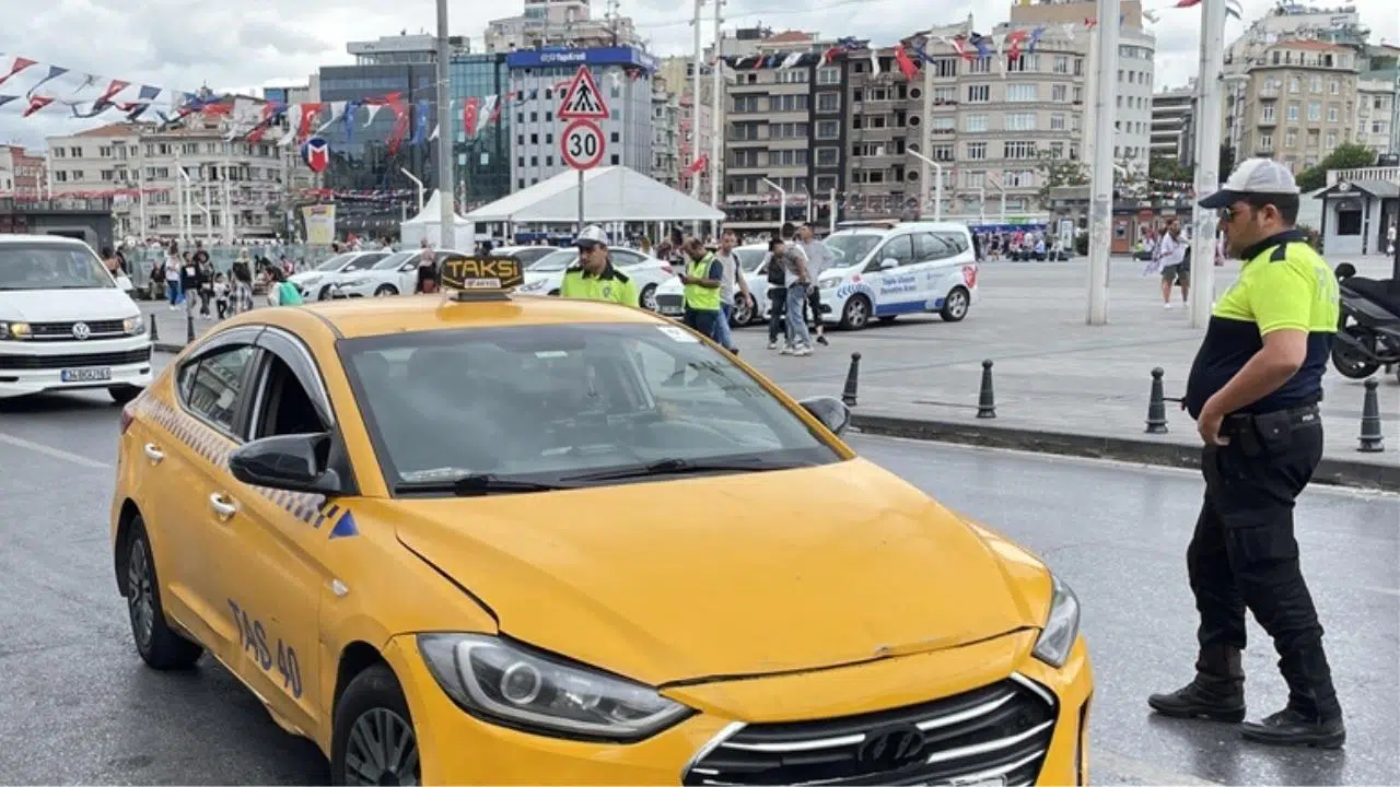 Yolcu seçen 2 taksi sürücüsüne para cezası!