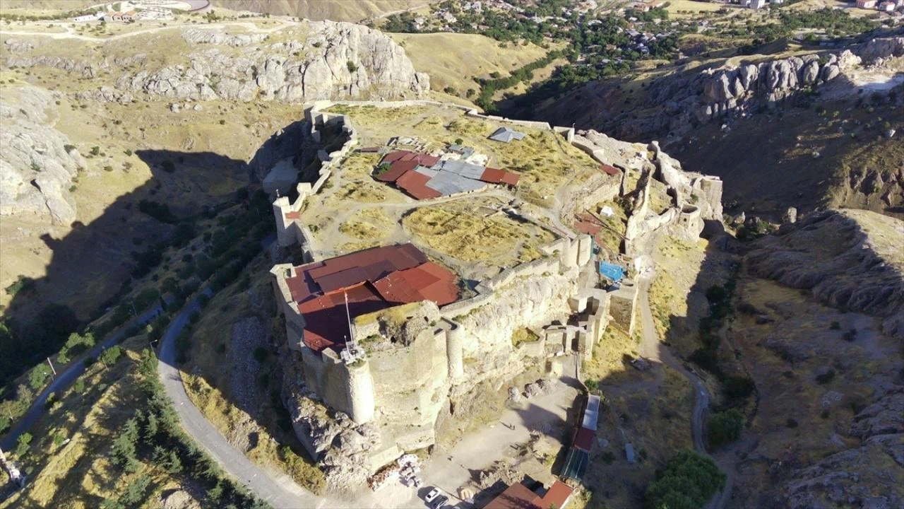 Harput Kalesi'nde bin yıllık mutfak bulundu!