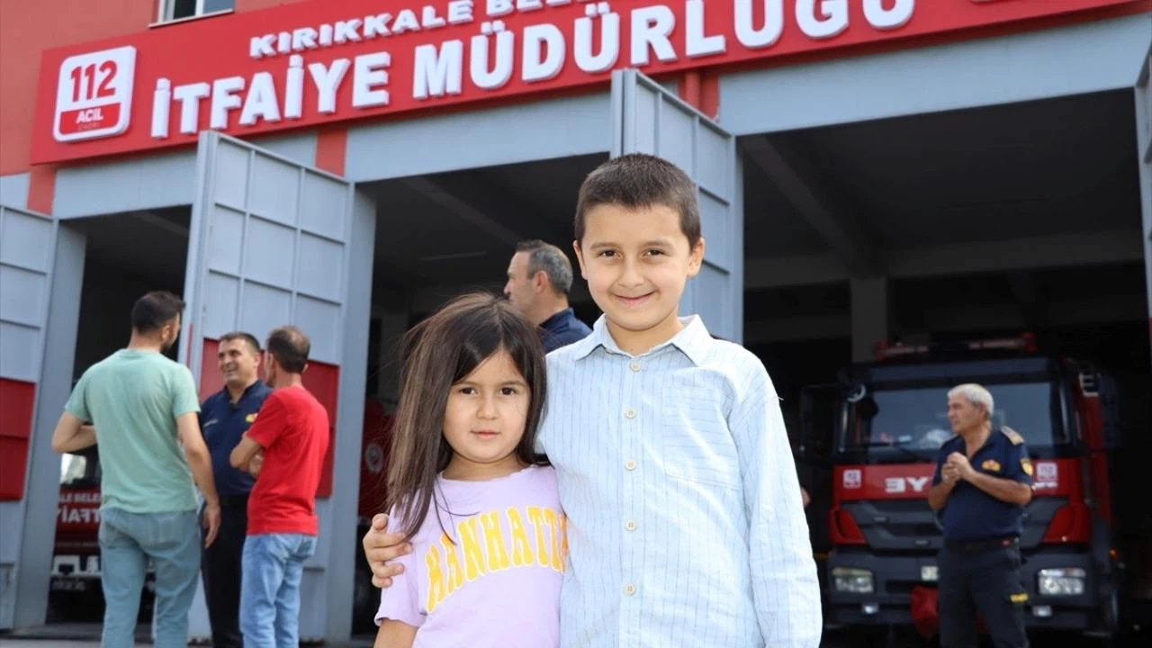 Depremzede çocuklar, kurtarıcılarını ziyaret etti!