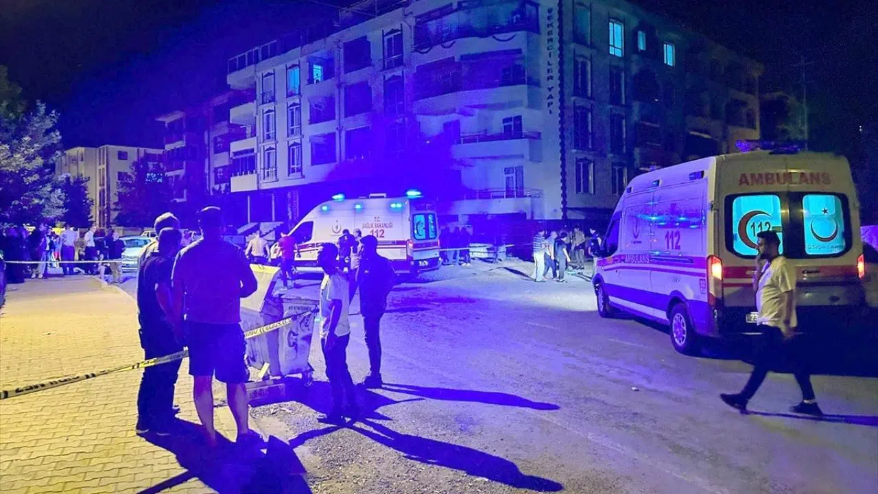 Elazığ'da bıçaklı satırlı kavga: 1 ölü, 1 yaralı!