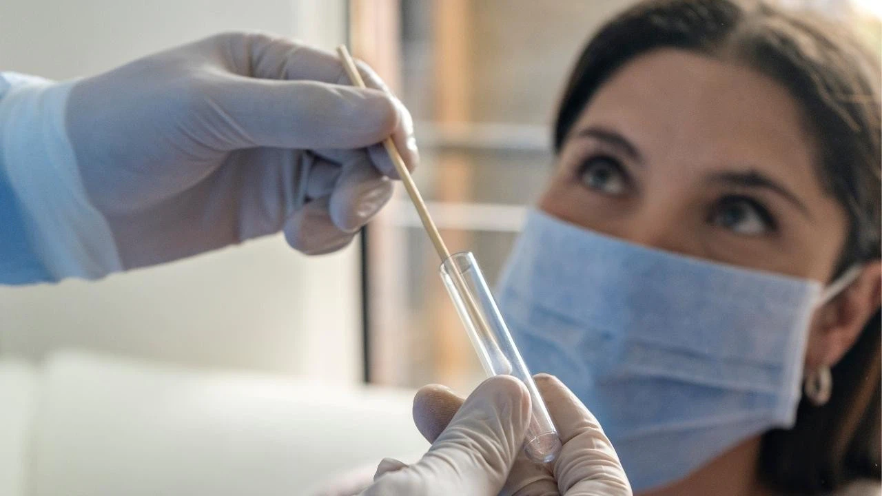 Kovid-19'un yeni varyantında tat ve koku kaybı geri döndü