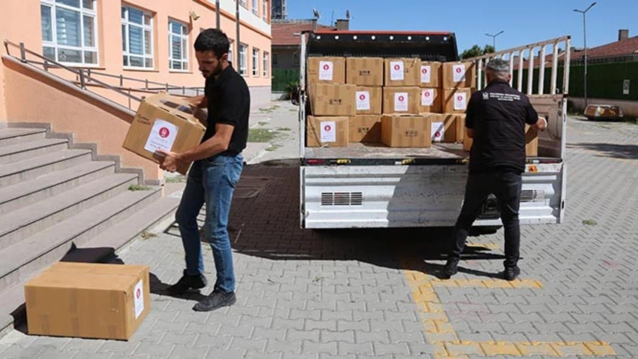 Keçiören’de öğrencilere kırtasiye seti!