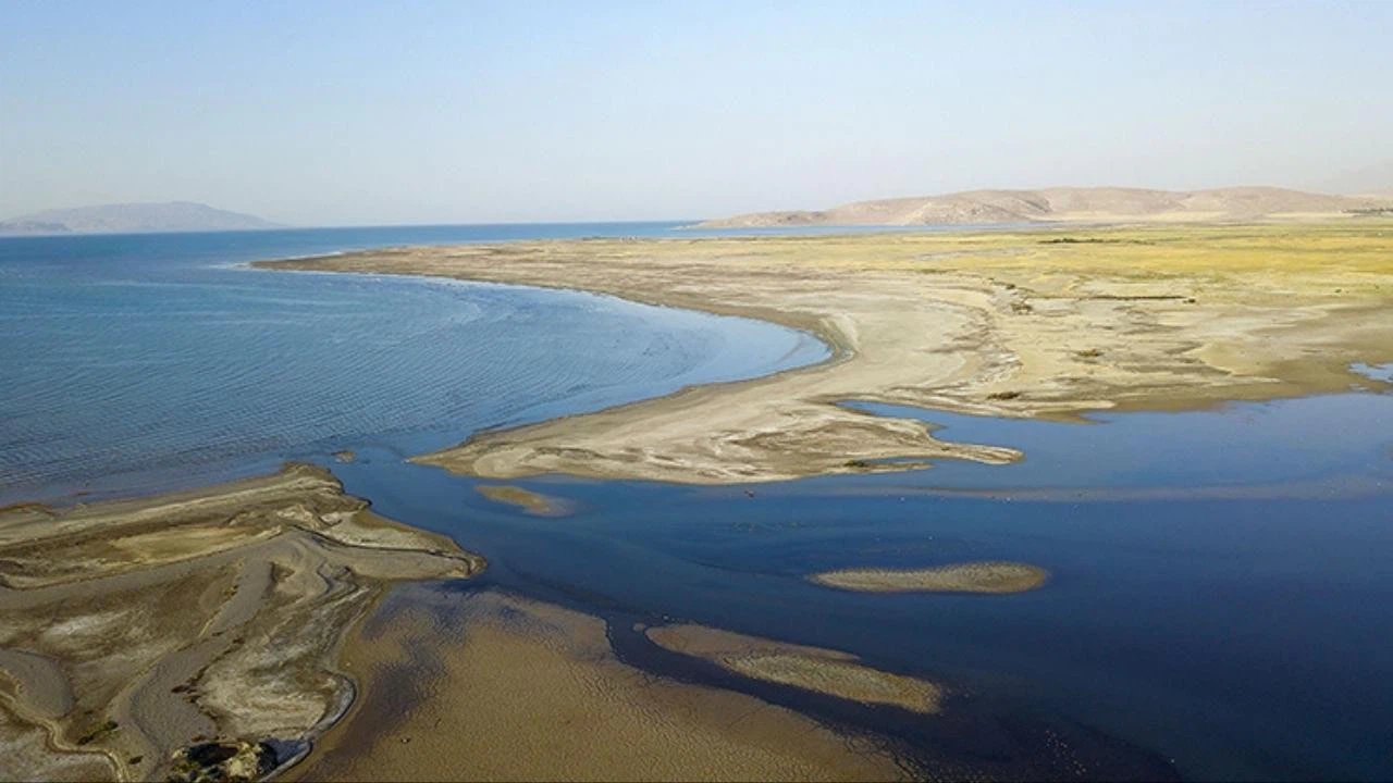 Van Gölü küçülmeye devam ediyor!