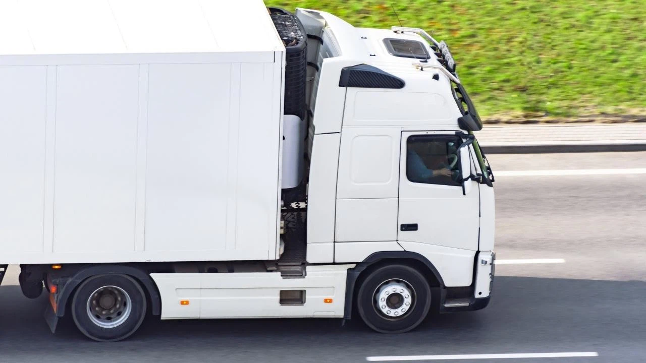 Tütün firmalarının dağıtım araçlarına aynı renk zorunluluğu