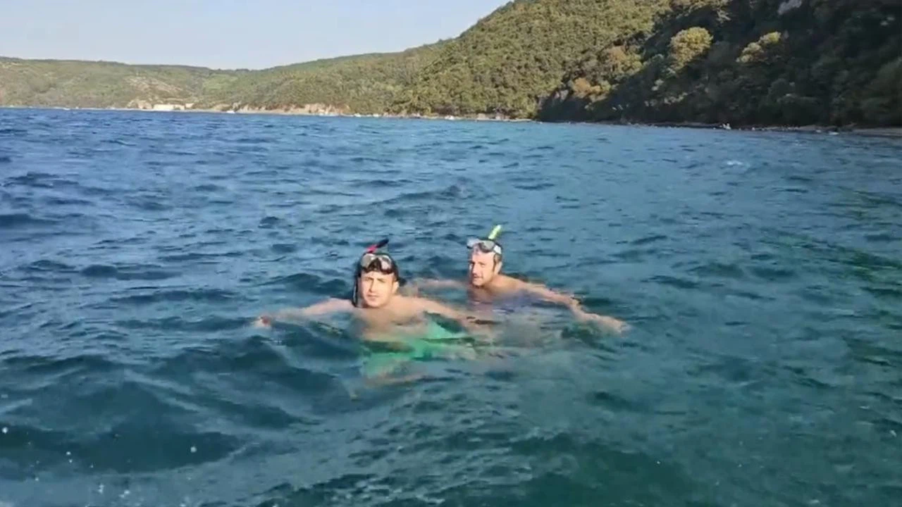 Selçuk Bayraktar, İstanbul Boğazı'nı yüzerek geçti