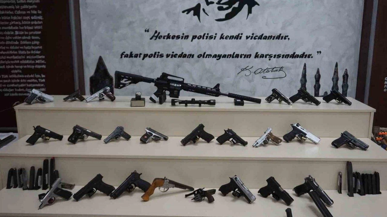 Sınırdaki tırdan silahlar çıktı!